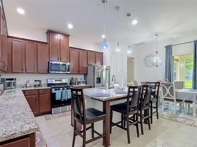 Listing Photo 9