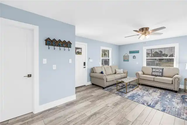 Listing Photo 12