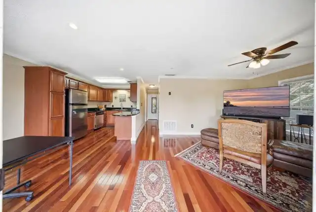 Listing Photo 6