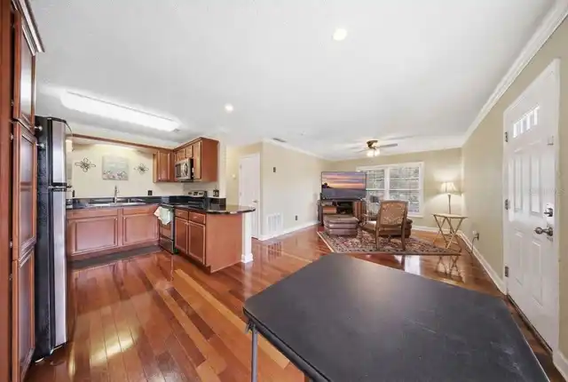 Listing Photo 7