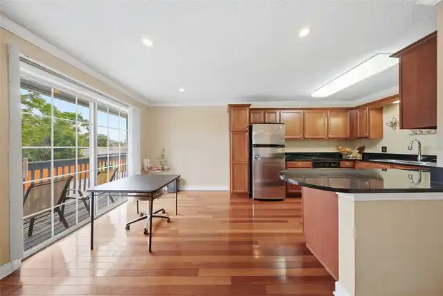Listing Photo 8