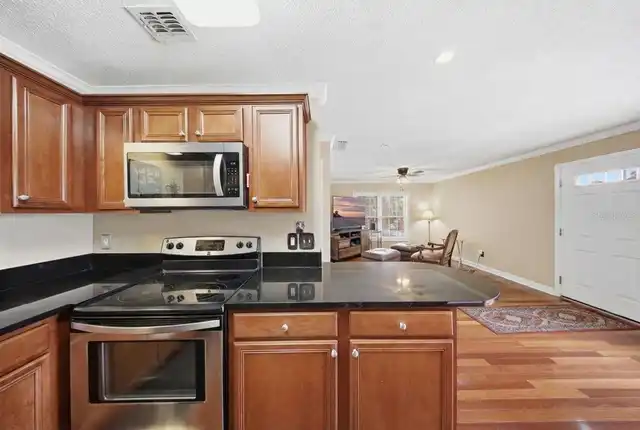Listing Photo 11
