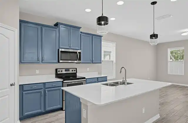 Listing Photo 11