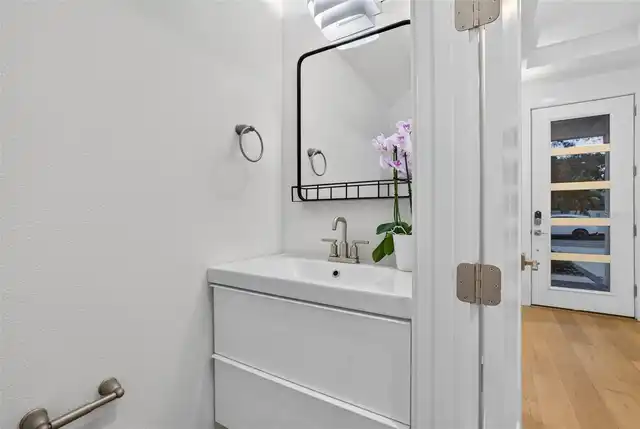 Listing Photo 11