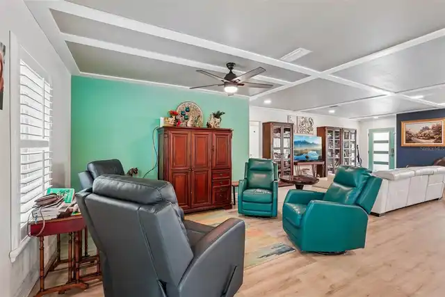 Listing Photo 11