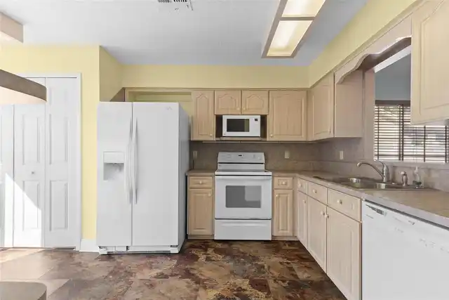 Listing Photo 8
