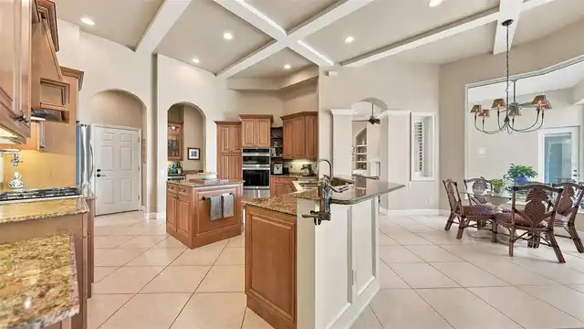 Listing Photo 11
