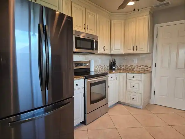 Listing Photo 11