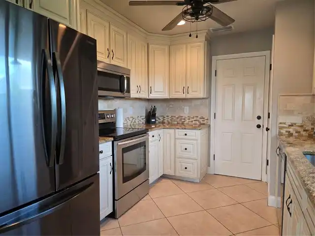 Listing Photo 14