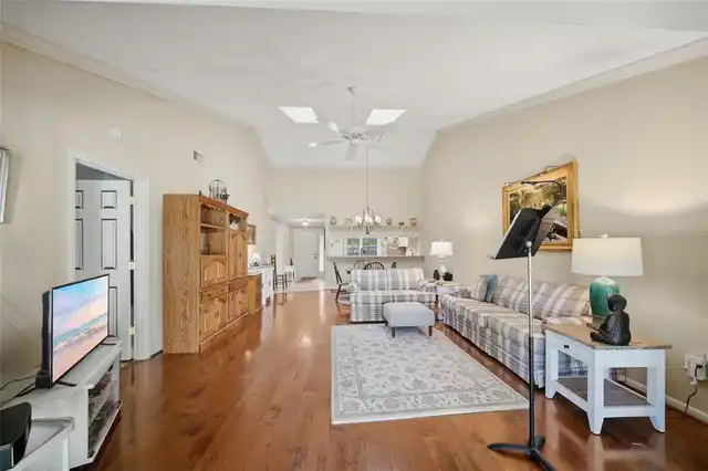Listing Photo 9
