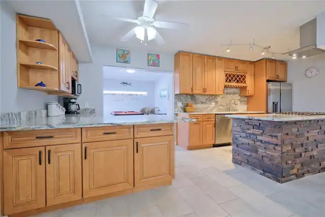Listing Photo 18