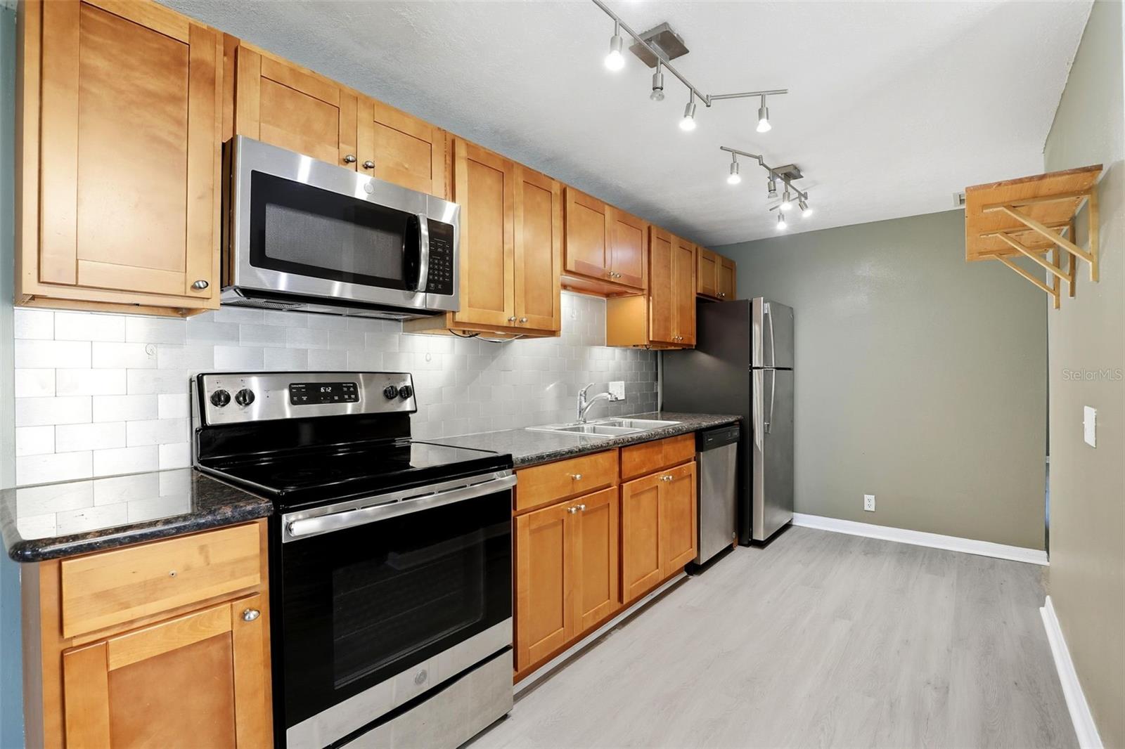 Listing Photo 8
