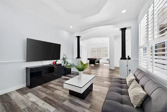 Listing Photo 12