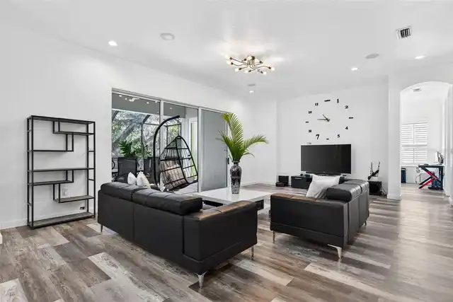 Listing Photo 17