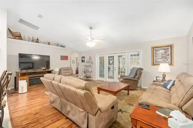 Listing Photo 14