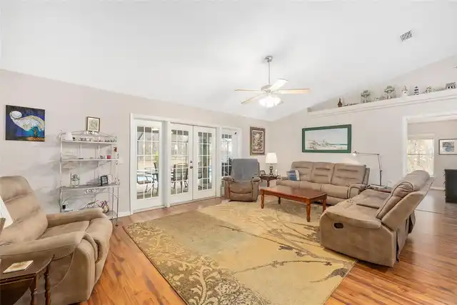 Listing Photo 15