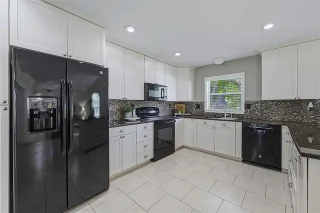 Listing Photo 10