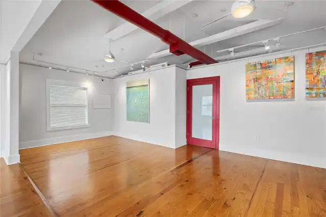 Listing Photo 16