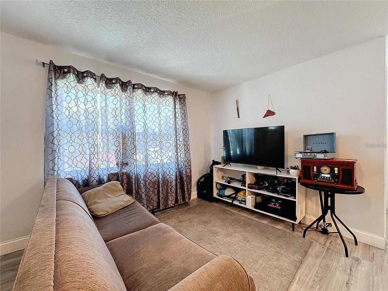 Listing Photo 10