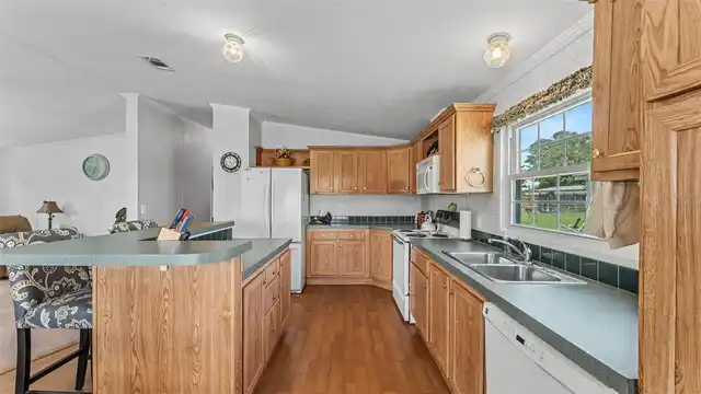 Listing Photo 8