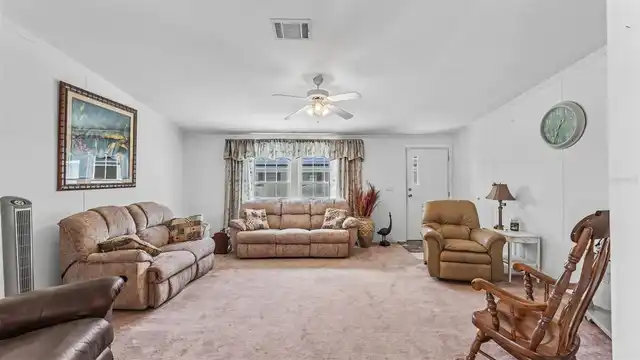 Listing Photo 10
