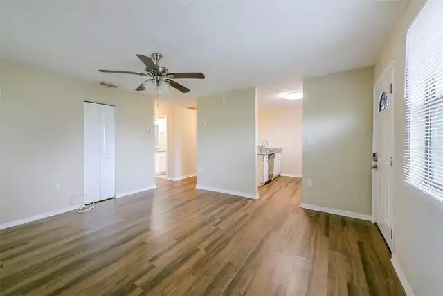 Listing Photo 11