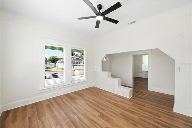 Listing Photo 12