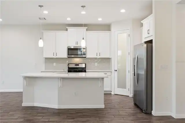 Listing Photo 10
