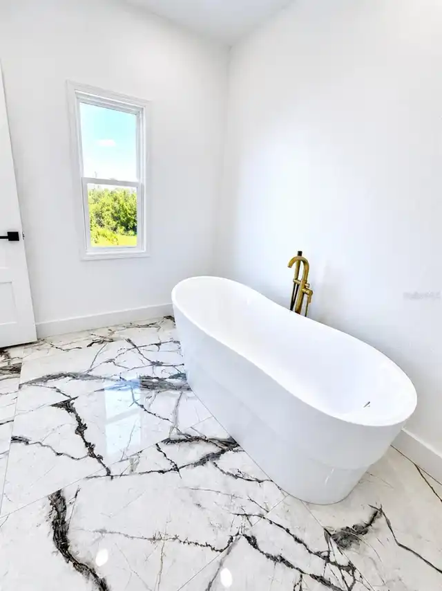 Listing Photo 9