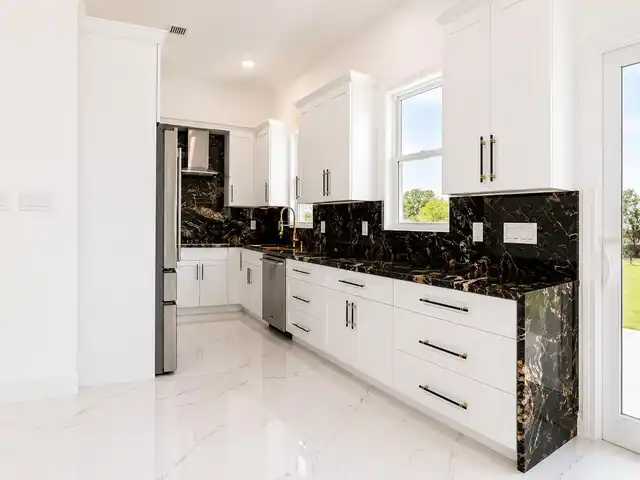 Listing Photo 11