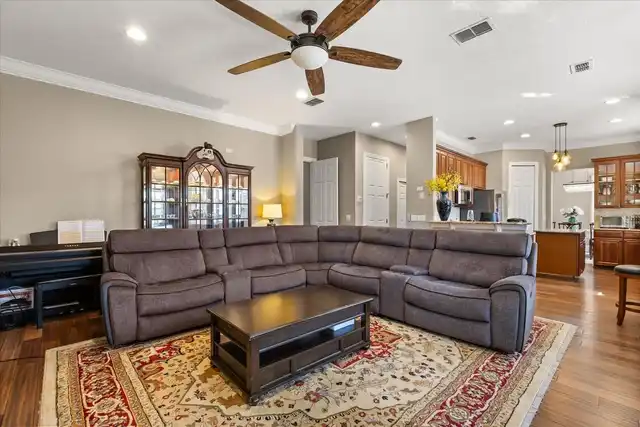 Listing Photo 8