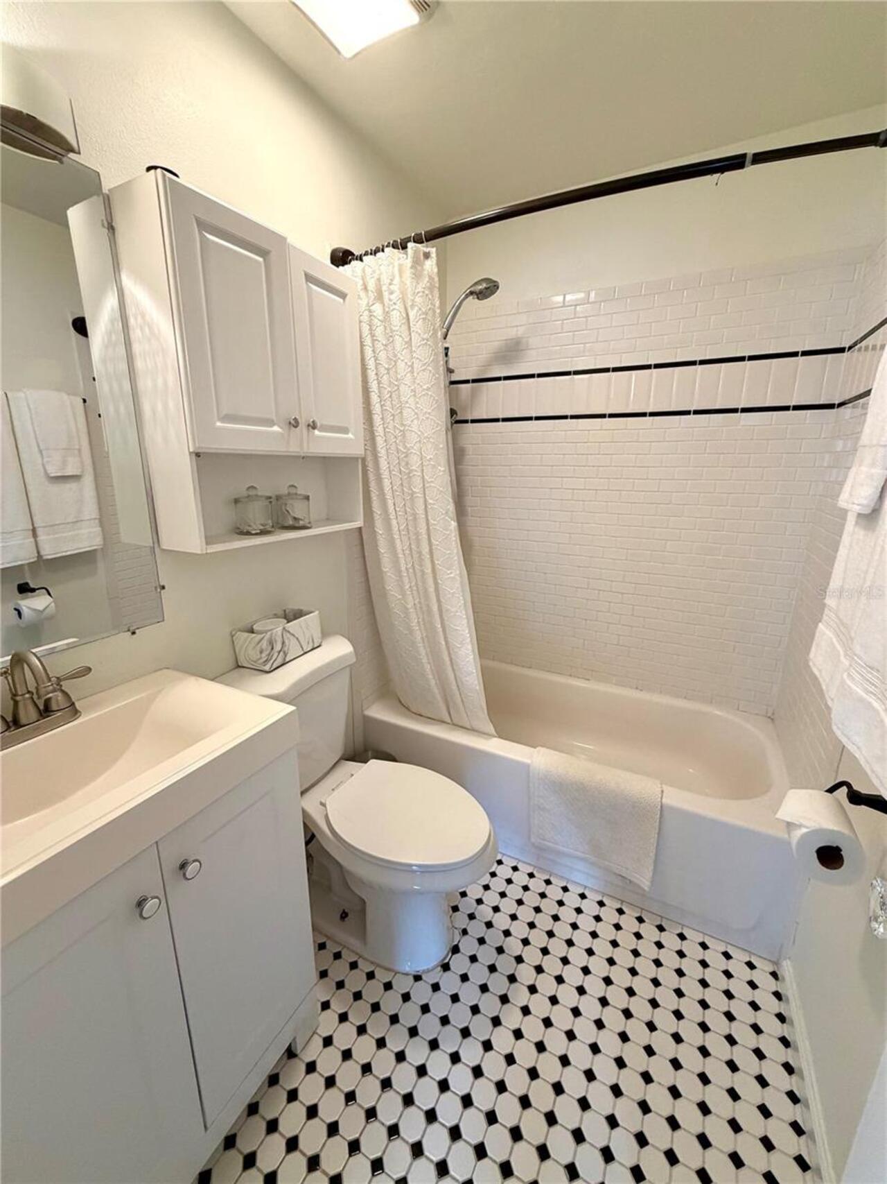Listing Photo 11