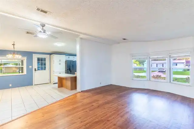 Listing Photo 7