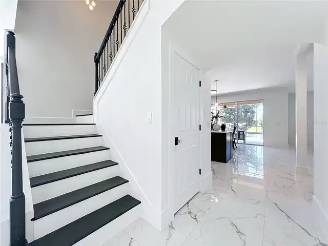 Listing Photo 11