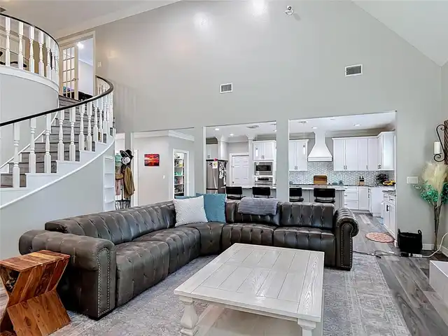 Listing Photo 7