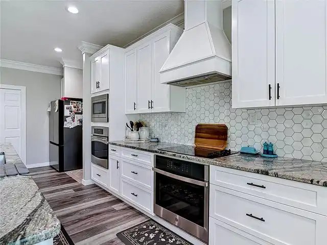 Listing Photo 11
