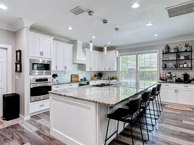 Listing Photo 16