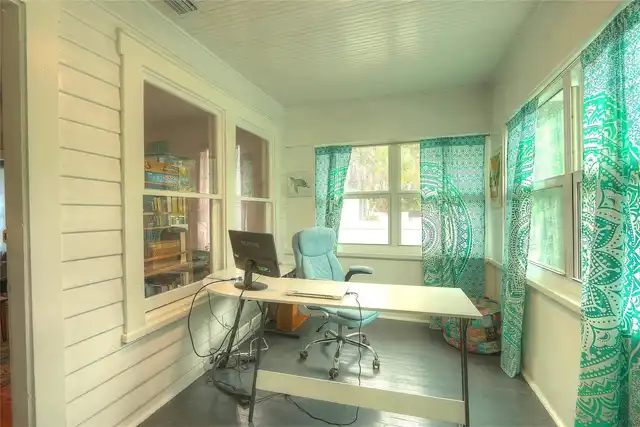 Listing Photo 11