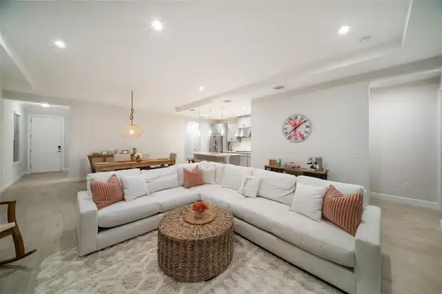 Listing Photo 14