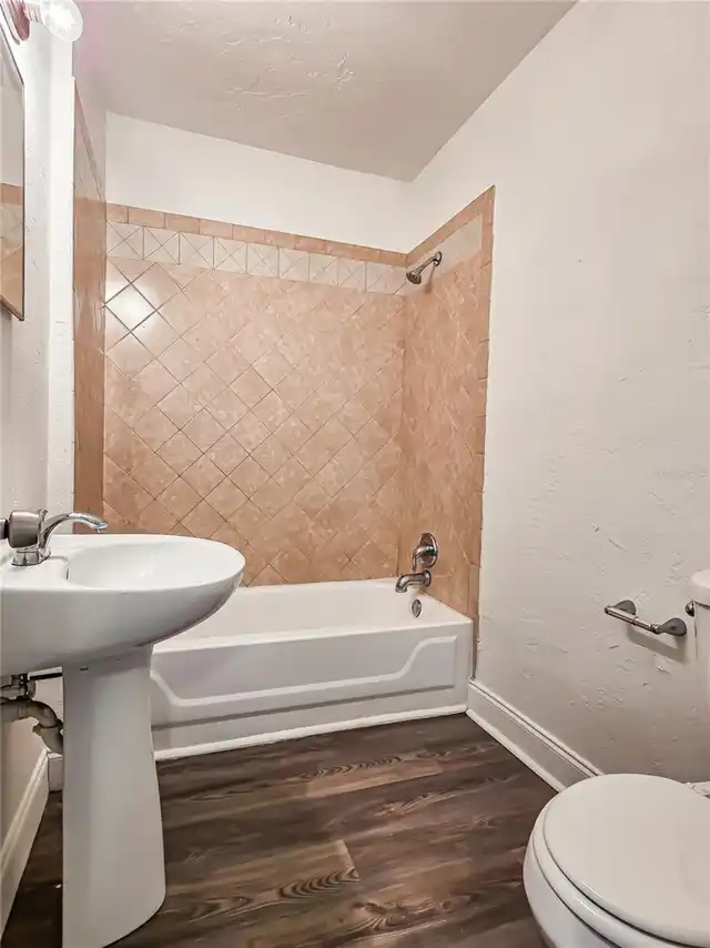 Listing Photo 11