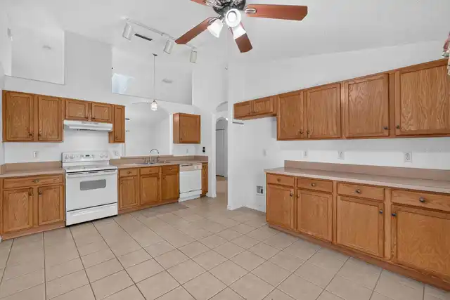 Listing Photo 9