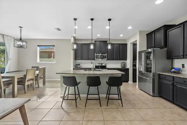 Listing Photo 8