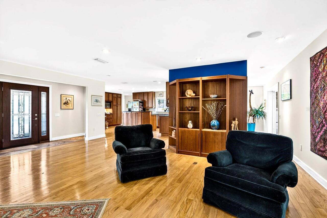 Listing Photo 11