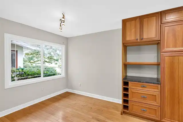 Listing Photo 6