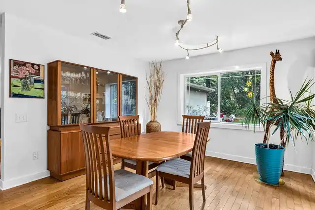 Listing Photo 11