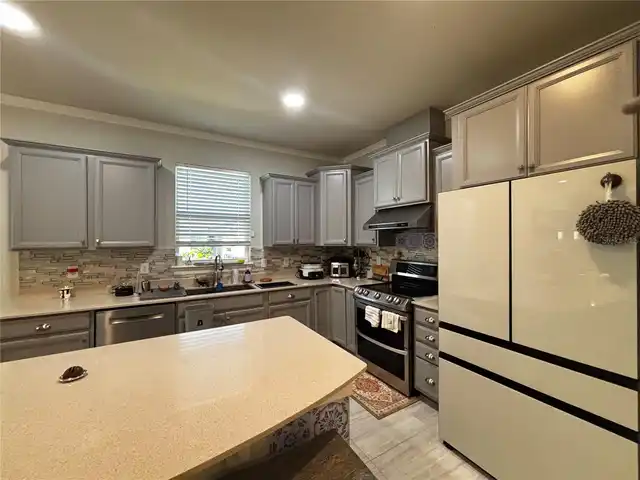 Listing Photo 8