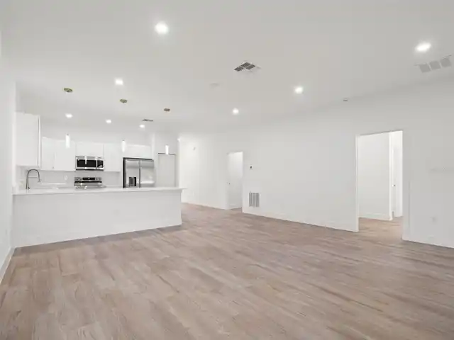 Listing Photo 14