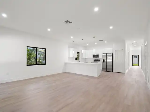 Listing Photo 16