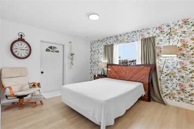 Listing Photo 9