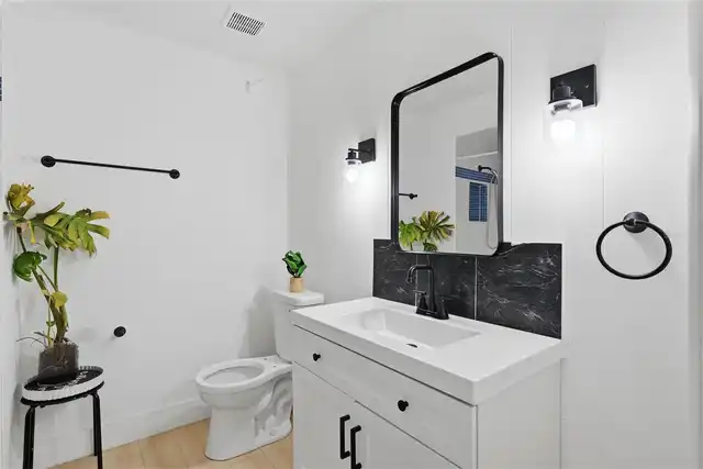 Listing Photo 12